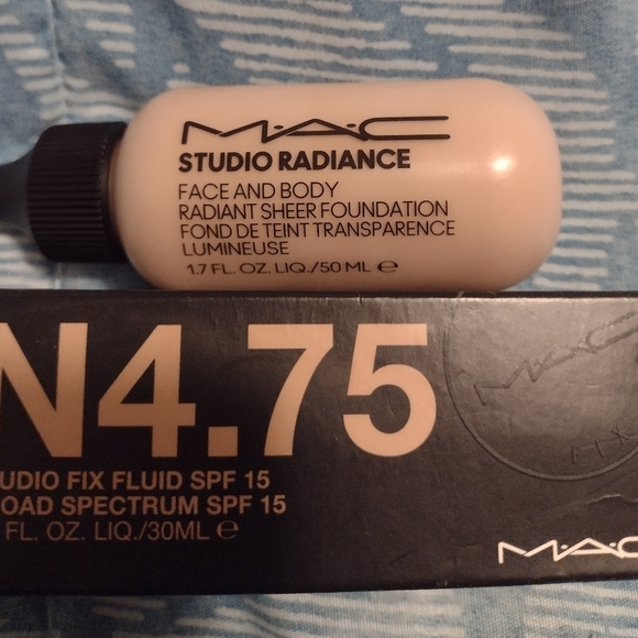 Mac Cosmetics Studio Fix Fluid - Picture 2 of 2